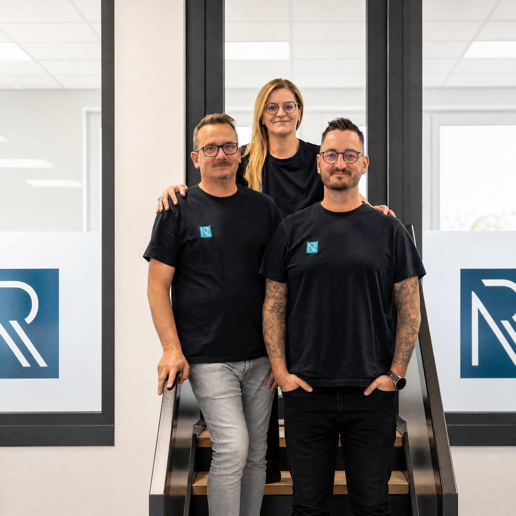 Markus Normann, Arianita Lulaj und Frank Ruggiero im Büro in Westerburg